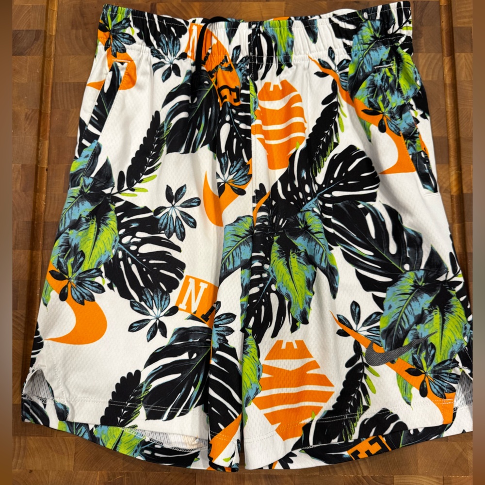 Nike Dri-FIT Leaf Print Shorts